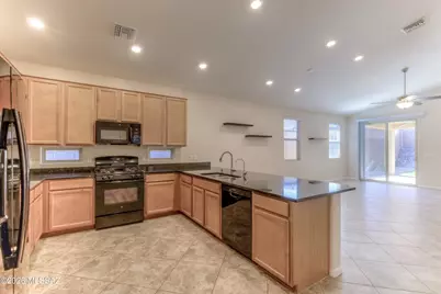 8291 E Magee Hill Loop, Tucson, AZ 85710 - Photo 6