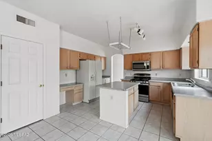 461 E Covered Wagon Dr, Tucson, AZ 85704 - Photo 4