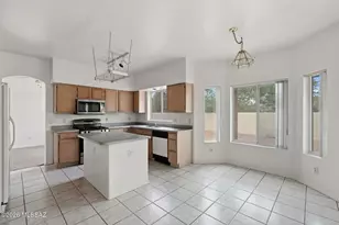 461 E Covered Wagon Dr, Tucson, AZ 85704 - Photo 6