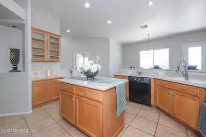 7856 N Rondure Loop, Tucson, AZ 85743 - Photo 8