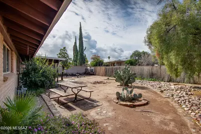 2124 S Oak Park Drive, Tucson, AZ 85710 - Photo 28