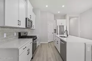 7786 S Wild Prairie Dr S, Tucson, AZ 85757 - Photo 6