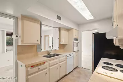415 S Vista Del Rio, Green Valley, AZ 85614 - Photo 12