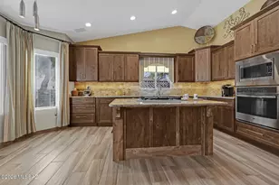 10650 N Sundust Ct, Tucson, AZ 85737 - Photo 6