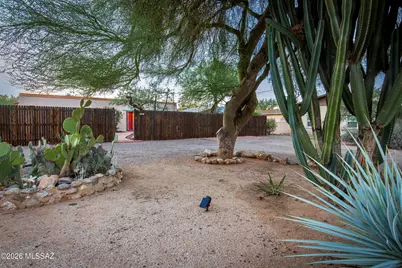 3825 N Tyndall Avenue, Tucson, AZ 85719 - Photo 1