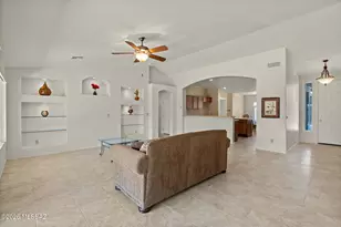 1547 N Buttes Dr, Green Valley, AZ 85614 - Photo 6