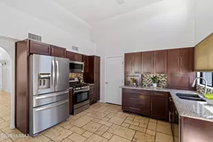 9131 N Veridian Dr, Tucson, AZ 85743 - Photo 6