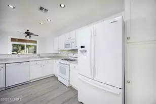 9238 N Crimson Stone Pl, Tucson, AZ 85743 - Photo 8