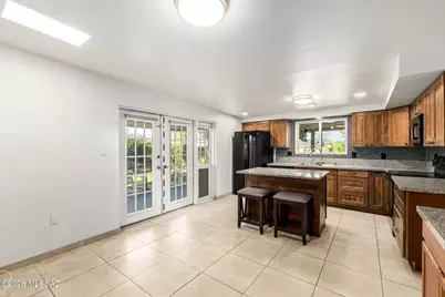 8051 E Hawthorne Street, Tucson, AZ 85710 - Photo 16