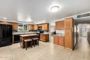 8051 E Hawthorne St, Tucson, AZ 85710 - Photo 4