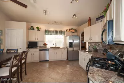 11122 N Desert Flower Drive, Tucson, AZ 85737 - Photo 12