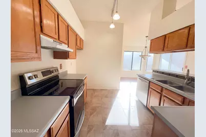 9248 N Eaglestone Loop, Tucson, AZ 85742 - Photo 2