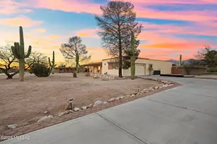 10631 E Rusty Spur Dr, Tucson, AZ 85749 - Photo 2