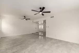 9035 E Berkshire Circle E, Tucson, AZ 85710 - Photo 10