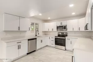 9035 E Berkshire Circle E, Tucson, AZ 85710 - Photo 16