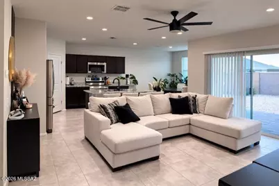 1033 W Beacon Drive, Casa Grande, AZ 85122 - Photo 2