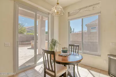 333 W Continental Vista Place, Green Valley, AZ 85614 - Photo 10