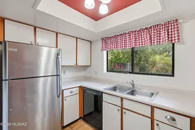 927 E Mesquite Drive, Tucson, AZ 85719 - Photo 12