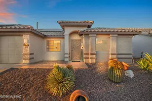 11032 N Divot Dr, Oro Valley, AZ 85737 - Photo 2