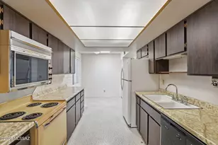 8137 E Renaud Ln, Tucson, AZ 85710 - Photo 10