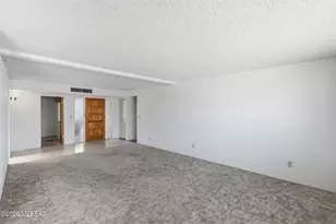 8137 E Renaud Ln, Tucson, AZ 85710 - Photo 8