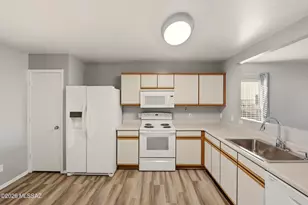 2521 E Knightsbridge Dr, Tucson, AZ 85706 - Photo 12