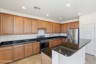 11598 W Rock Village St, Marana, AZ 85658 - Photo 16