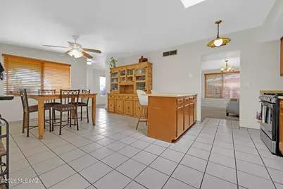 9921 E Bunker Hill Place, Tucson, AZ 85748 - Photo 2