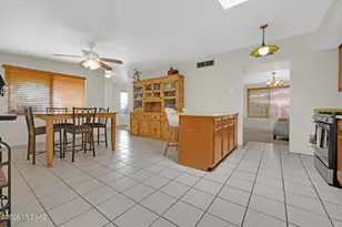 9921 E Bunker Hill Pl, Tucson, AZ 85748 - Photo 2