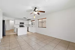 841 W Calle Barranca Seca, Green Valley, AZ 85614 - Photo 6