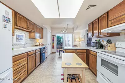 1044 N Paseo Iris, Green Valley, AZ 85614 - Photo 16