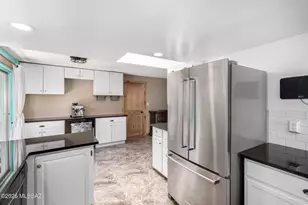 8933 E Pine Valley Dr, Tucson, AZ 85710 - Photo 10