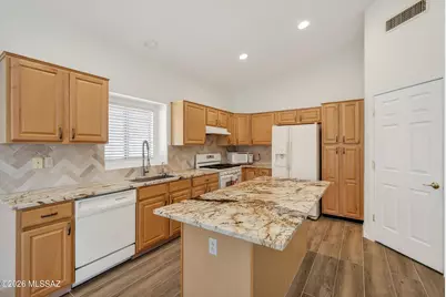 7463 N Bradstreet Drive, Tucson, AZ 85743 - Photo 14