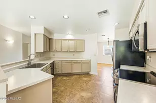 814 W Belltower Dr, Green Valley, AZ 85614 - Photo 16