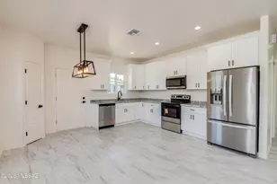 637 W Pelaar Dr, Tucson, AZ 85705 - Photo 8