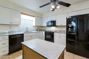 2012 N Horseshoe Trail, Tucson, AZ 85745 - Photo 32