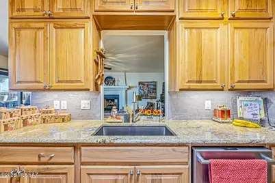 1049 W Placita Refinada, Green Valley, AZ 85614 - Photo 12
