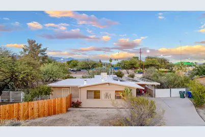 8201 E Lynch Place, Tucson, AZ 85710 - Photo 2
