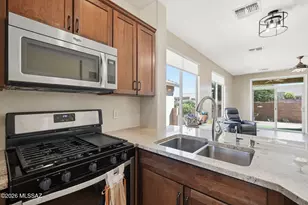 461 W Astruc Dr, Green Valley, AZ 85614 - Photo 14