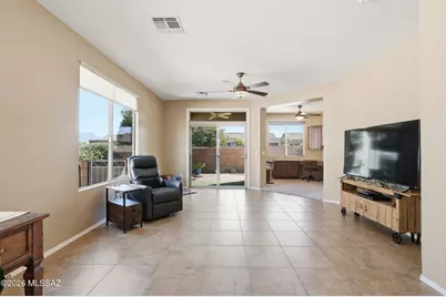 461 W Astruc Drive, Green Valley, AZ 85614 - Photo 6
