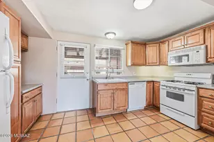 515 S La Canada Dr, Green Valley, AZ 85614 - Photo 10