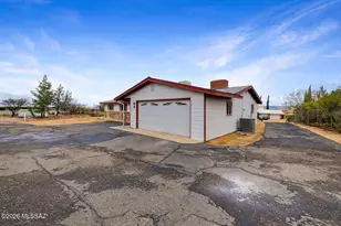 801 S La Mesa Dr, Benson, AZ 85602 - Photo 2