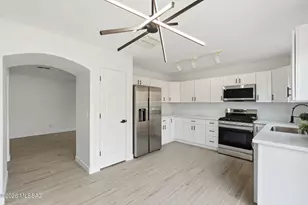 690 W Desert Blossom Dr, Green Valley, AZ 85614 - Photo 10