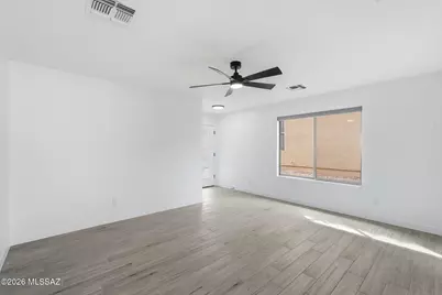 690 W Desert Blossom Drive, Green Valley, AZ 85614 - Photo 8