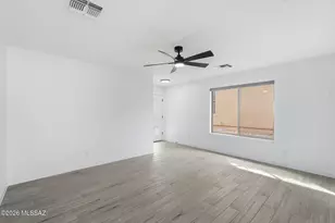 690 W Desert Blossom Dr, Green Valley, AZ 85614 - Photo 8