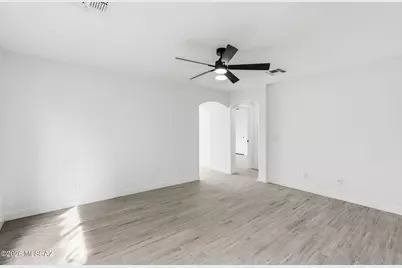 690 W Desert Blossom Drive, Green Valley, AZ 85614 - Photo 4