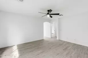 690 W Desert Blossom Dr, Green Valley, AZ 85614 - Photo 4