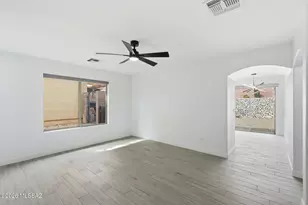 690 W Desert Blossom Dr, Green Valley, AZ 85614 - Photo 6