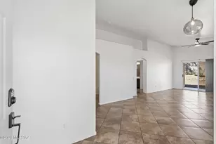 2626 W Desert Bluffs Ct, Tucson, AZ 85742 - Photo 4