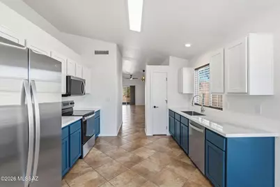 2626 W Desert Bluffs Court, Tucson, AZ 85742 - Photo 16